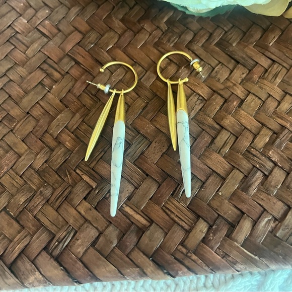 Stella & Dot Elegant Gold and Silver Pendant Necklace Set & Earrings - Picture 11 of 11